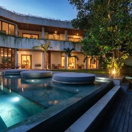 Stunning 7 Bedroom Balinese Villa Cyn